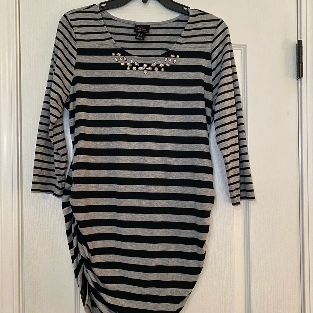 3/$20!!👶🏼 Striped maternity top